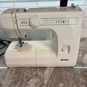 Kenmore /Janome Sewing Machine  385.15343600 W/Pedal, Extras, Works- Full 1 Amp